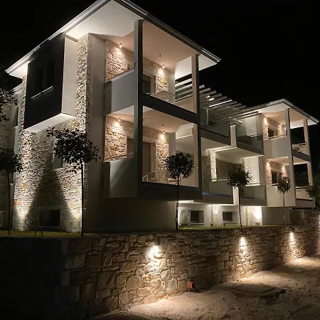 Luminous Luxury Apartmanhotel Liménasz