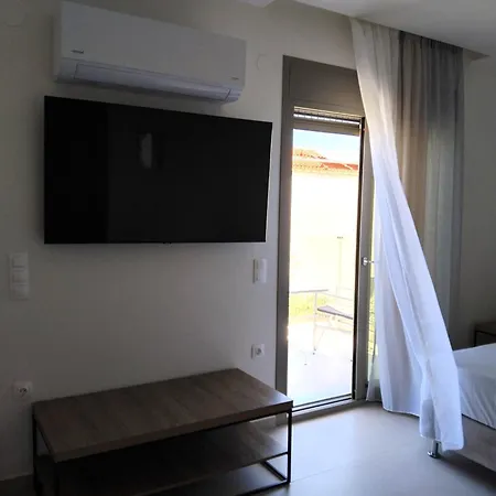 Luminous Luxury Apartmanhotel Liménasz